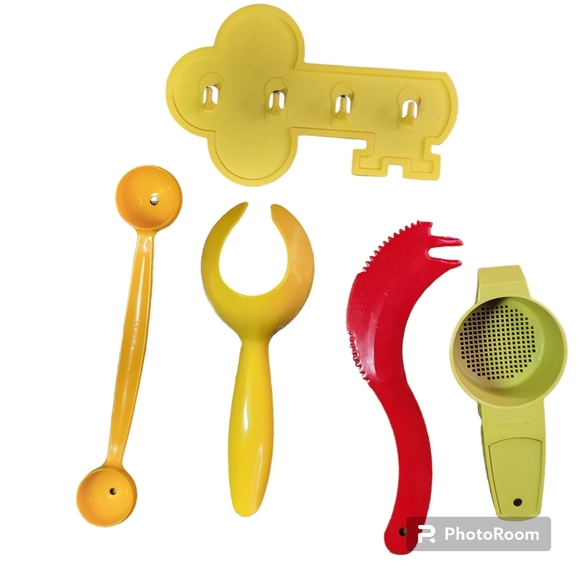 2/$30 Vintage 5 Pc Tupperware Kitchen Gadget Lot Melon Baller Mini Shifter Egg - Picture 1 of 12